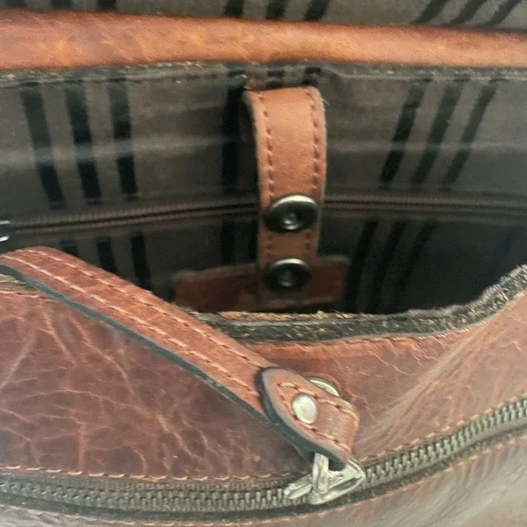 NWT Genuine Leather FRYE Amy Crossbody Handbag - Picture 8 of 15